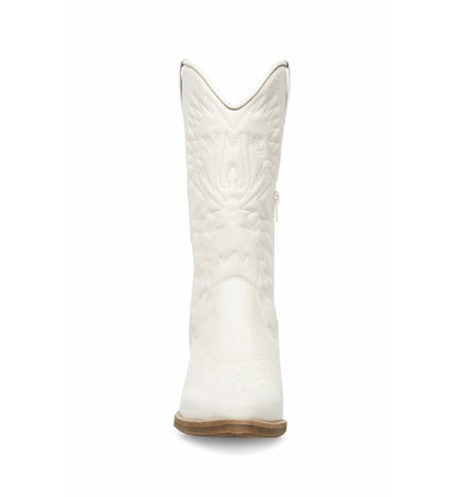 Stylish white western boots with mid-heel and detailed craftsmanship by Parinmi